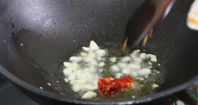包菜怎样炒好吃又简单，爆炒包菜的家常做法