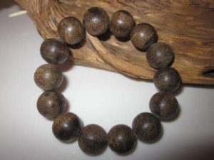 沉香木的特点（沉香与沉香木有啥区别）看最鲜网，看新知识-提供各类互联网项目，互联网副业，职场技能课程，股票期货投资, 校园课程，升学考试等有价值的知识看最鲜网，看新知识