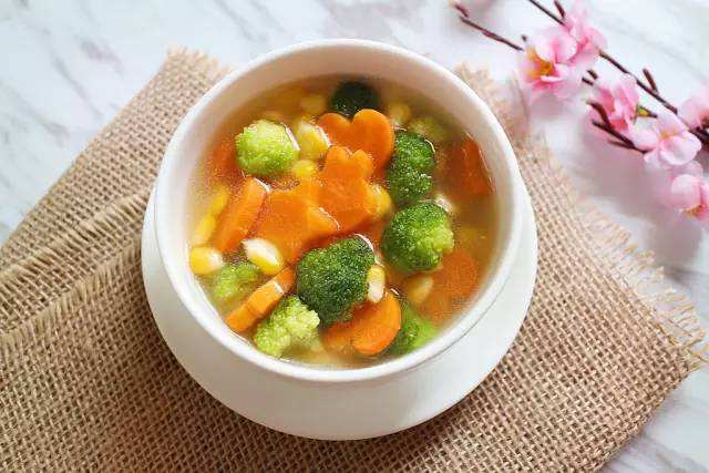 发烧吃什么食物最好，发烧期间吃什么 