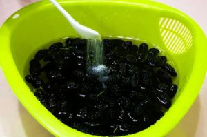 桑葚怎么洗才能干净（桑葚一定要用盐水泡吗）看最鲜网，看新知识-提供各类互联网项目，互联网副业，职场技能课程，股票期货投资, 校园课程，升学考试等有价值的知识看最鲜网，看新知识