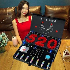 生日送女朋友什么礼物比较好 ( 女性朋友过生日送啥 )看最鲜网，看新知识-提供各类互联网项目，互联网副业，职场技能课程，股票期货投资, 校园课程，升学考试等有价值的知识看最鲜网，看新知识