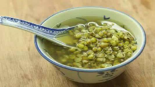 绿豆汤的功效与作用及禁忌（绿豆汤的作用与功效）看最鲜网，看新知识-提供各类互联网项目，互联网副业，职场技能课程，股票期货投资, 校园课程，升学考试等有价值的知识看最鲜网，看新知识