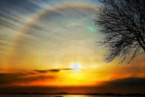 日晕是什么意思（出现日晕预示着什么）看最鲜网，看新知识-提供各类互联网项目，互联网副业，职场技能课程，股票期货投资, 校园课程，升学考试等有价值的知识看最鲜网，看新知识