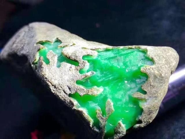 翡翠原石有什么特点（翡翠原石有什么颜色）看最鲜网，看新知识-提供各类互联网项目，互联网副业，职场技能课程，股票期货投资, 校园课程，升学考试等有价值的知识看最鲜网，看新知识