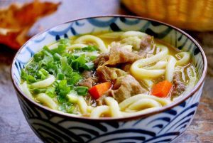 乌冬面是什么做的（ 乌冬面原料是什么）看最鲜网，看新知识-提供各类互联网项目，互联网副业，职场技能课程，股票期货投资, 校园课程，升学考试等有价值的知识看最鲜网，看新知识