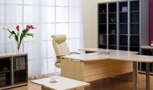 办公桌朝向的最佳方位（办公桌位置的最佳方位）看最鲜网，看新知识-提供各类互联网项目，互联网副业，职场技能课程，股票期货投资, 校园课程，升学考试等有价值的知识看最鲜网，看新知识