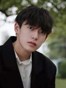 余庆伟个人资料（余庆伟为什么走红）看最鲜网，看新知识-提供各类互联网项目，互联网副业，职场技能课程，股票期货投资, 校园课程，升学考试等有价值的知识看最鲜网，看新知识