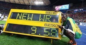 百米世界纪录是多少（男子世界纪录100米多少秒）看最鲜网，看新知识-提供各类互联网项目，互联网副业，职场技能课程，股票期货投资, 校园课程，升学考试等有价值的知识看最鲜网，看新知识