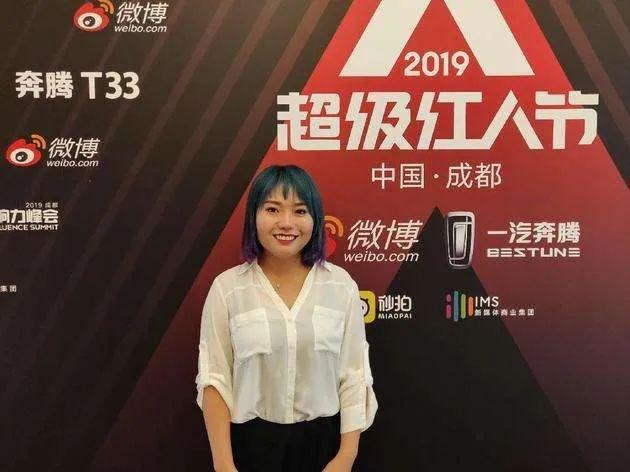 李雪琴的个人资料，李雪琴是谁为什么会出名 